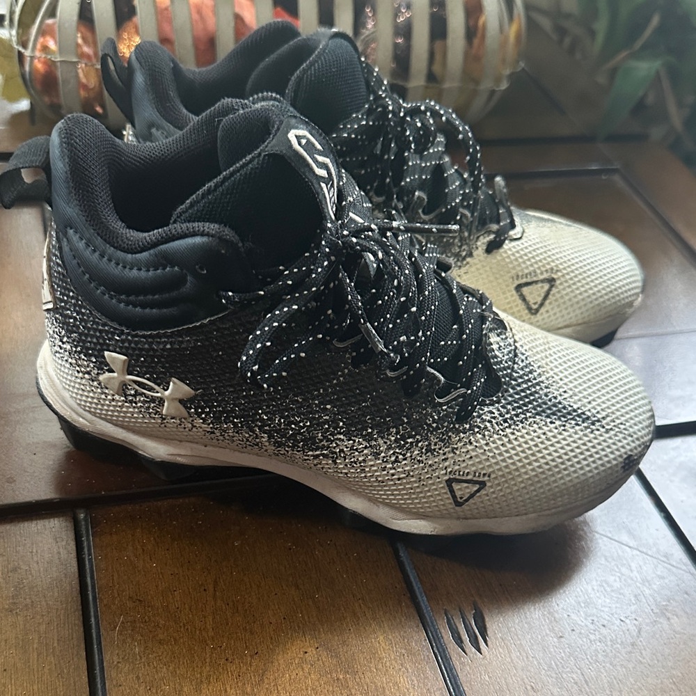Under Armour Kids' Black and White Baseball Cleats